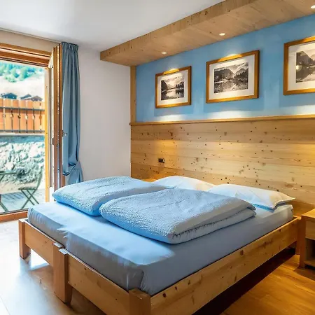 Lorella Aparthotel *